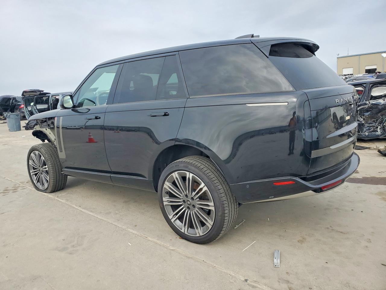 2025 LAND ROVER RANGE ROVER SE photo 2