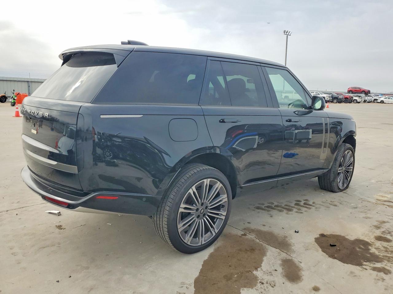 2025 LAND ROVER RANGE ROVER SE photo 3