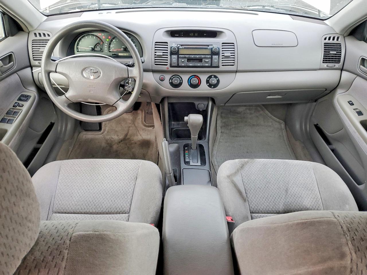 2002 TOYOTA CAMRY LE photo 8