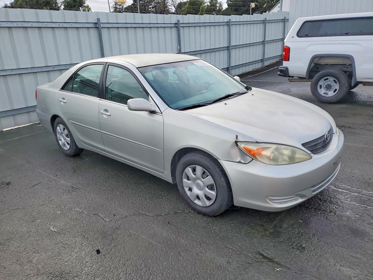 2002 TOYOTA CAMRY LE photo 4