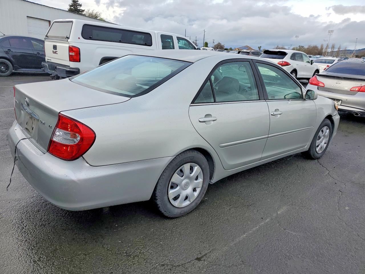 2002 TOYOTA CAMRY LE photo 3
