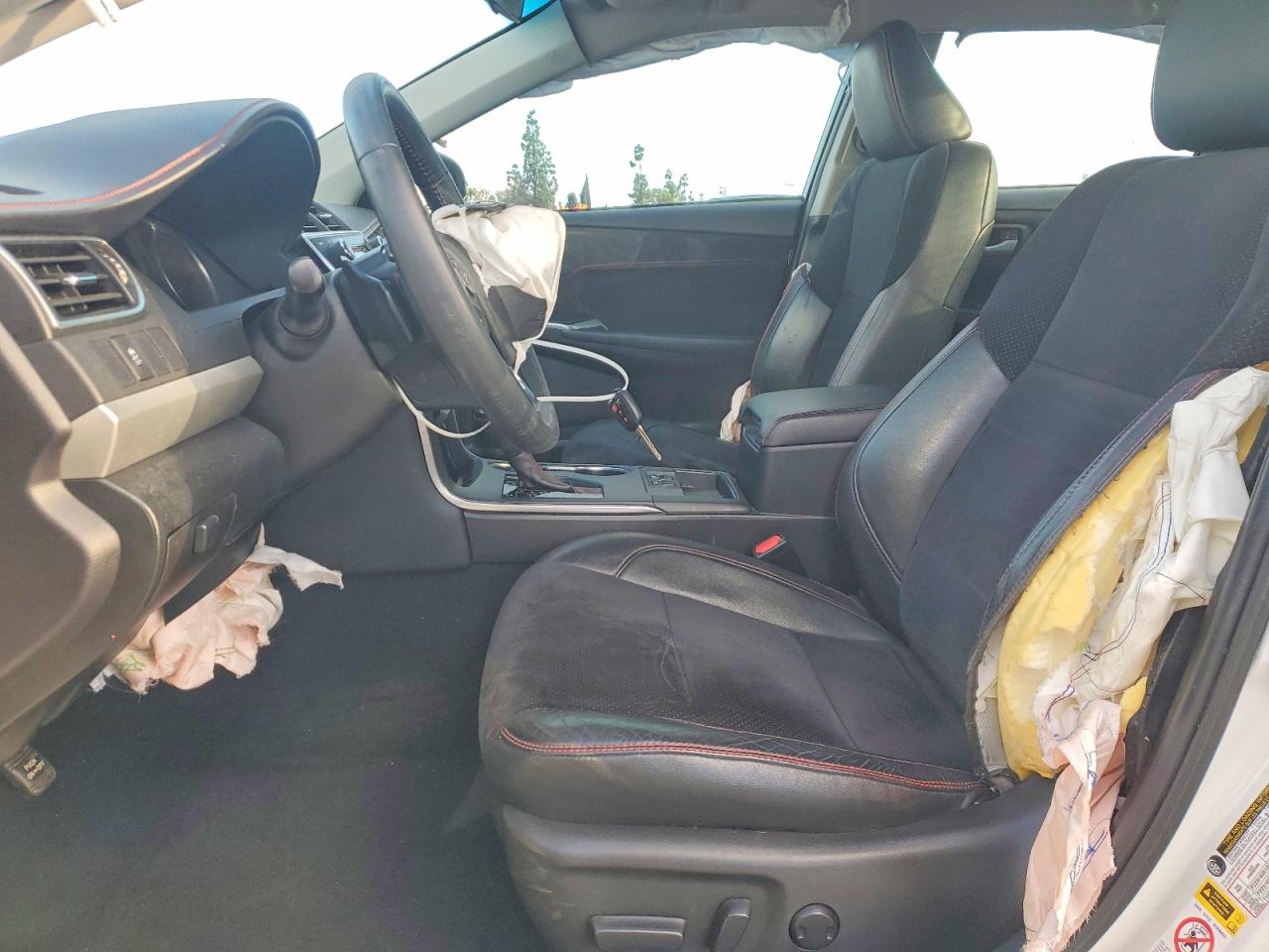 2015 TOYOTA CAMRY XSE photo 13