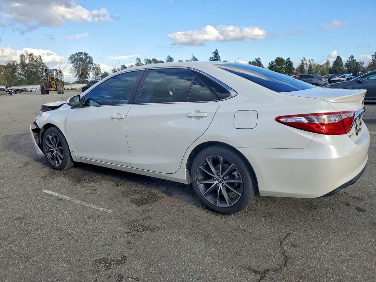 2015 TOYOTA CAMRY XSE photo 3