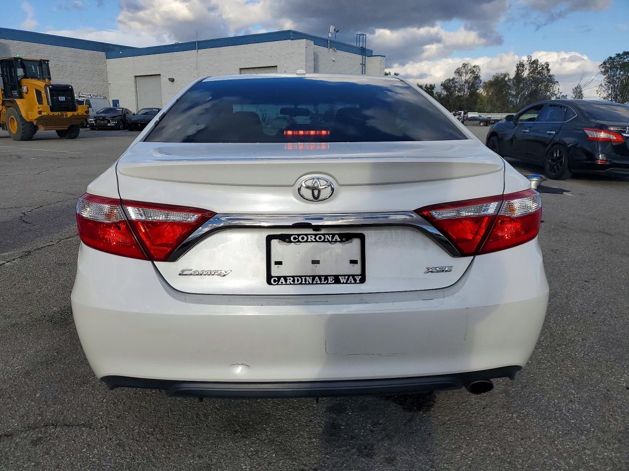 2015 TOYOTA CAMRY XSE photo 11