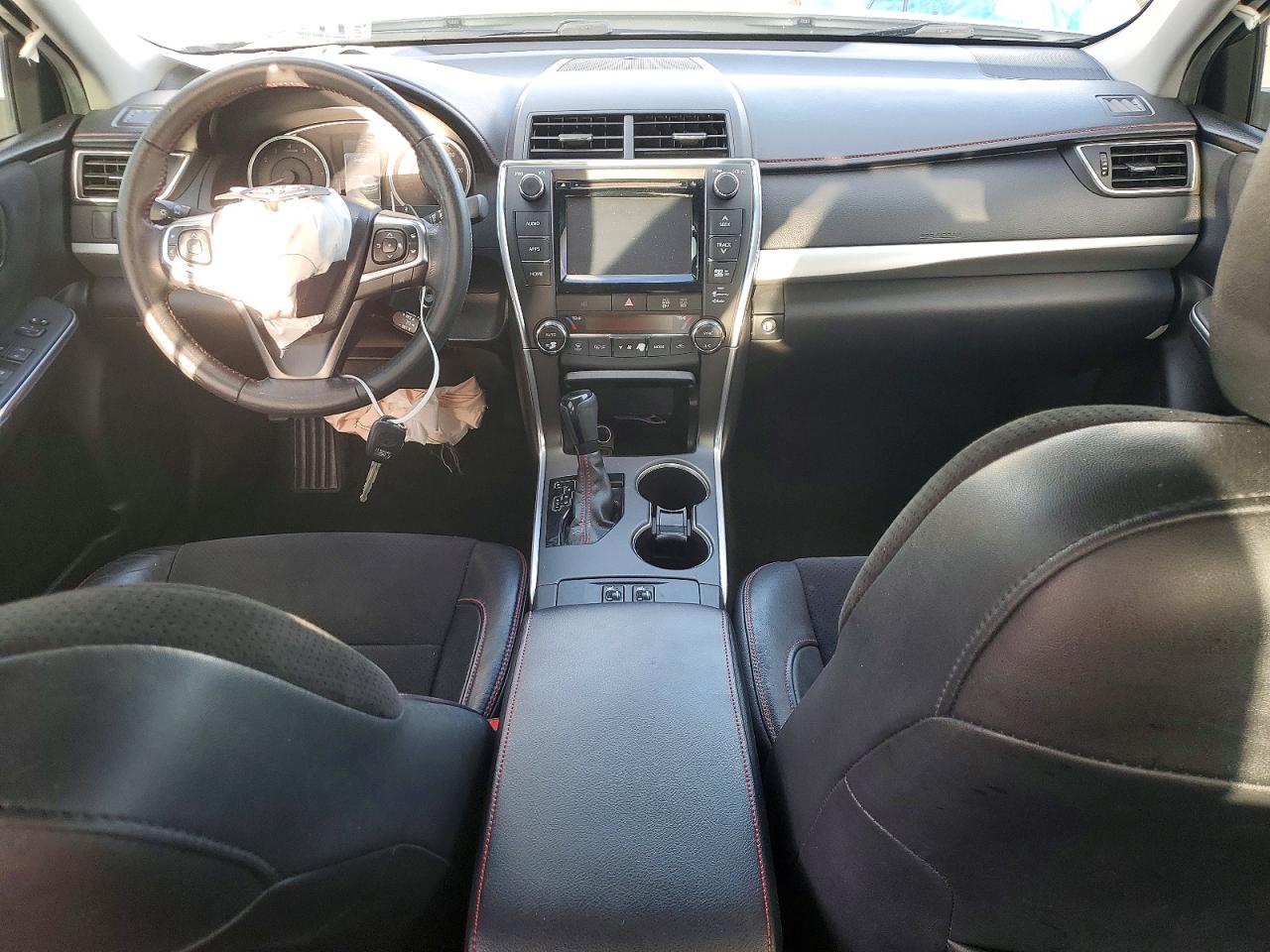 2015 TOYOTA CAMRY XSE photo 15