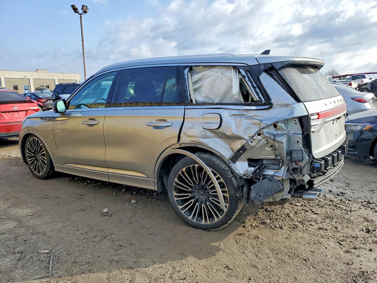 2023 LINCOLN AVIATOR BLACK LABEL photo 3