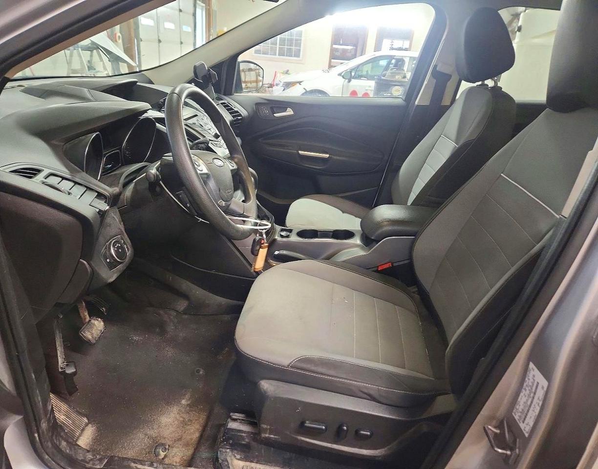 2015 FORD ESCAPE SE photo 13