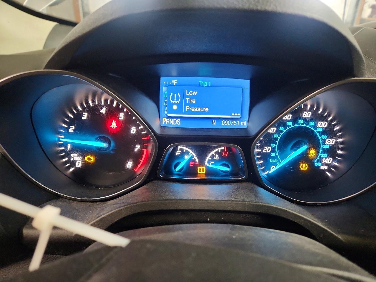 2015 FORD ESCAPE SE photo 17