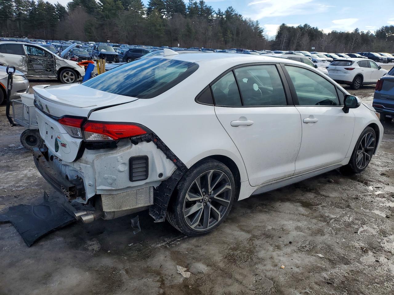 2021 TOYOTA COROLLA SE photo 3