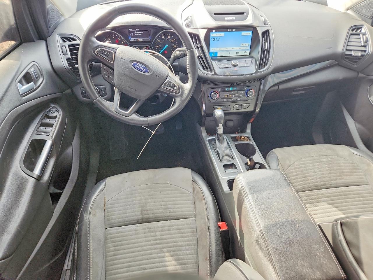 2017 FORD ESCAPE SE photo 8