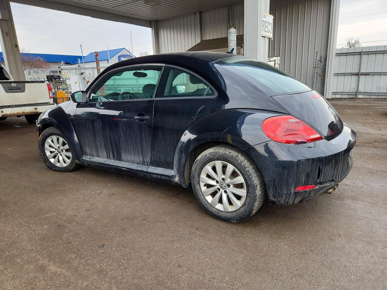 2013 VOLKSWAGEN BEETLE photo 2
