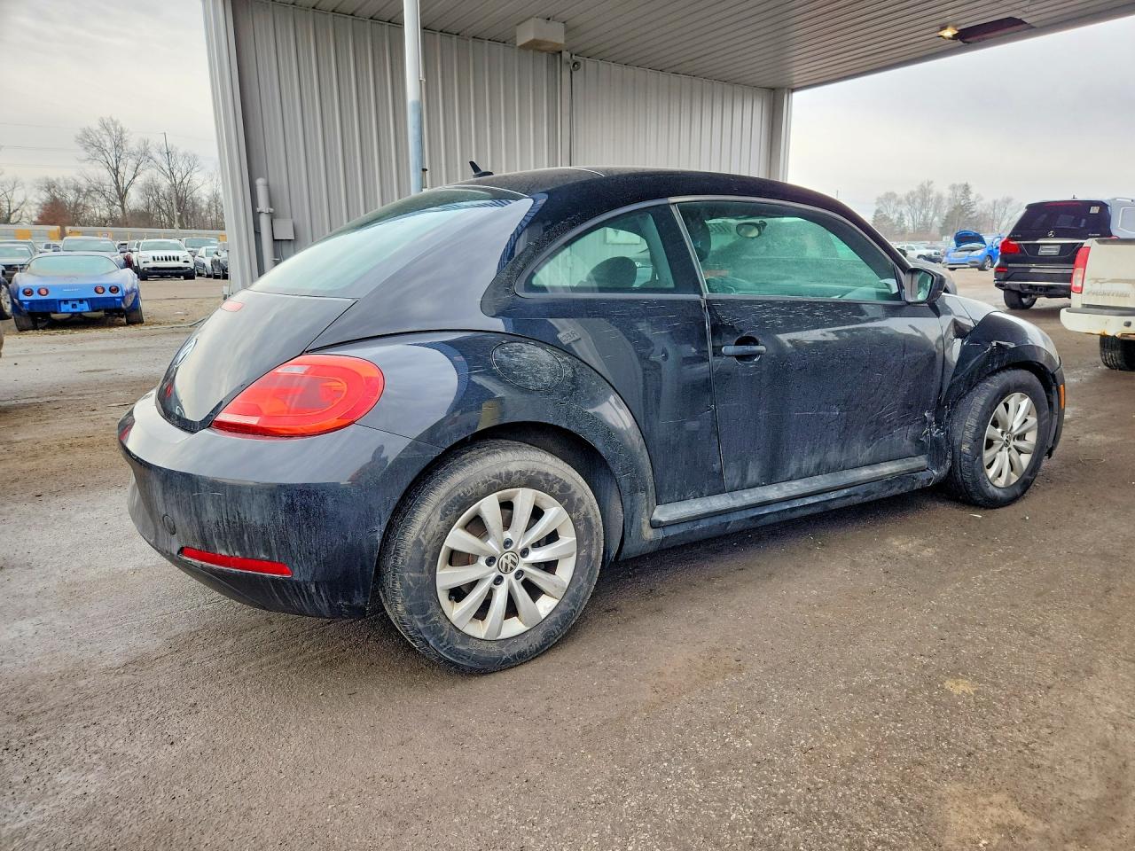 2013 VOLKSWAGEN BEETLE photo 3