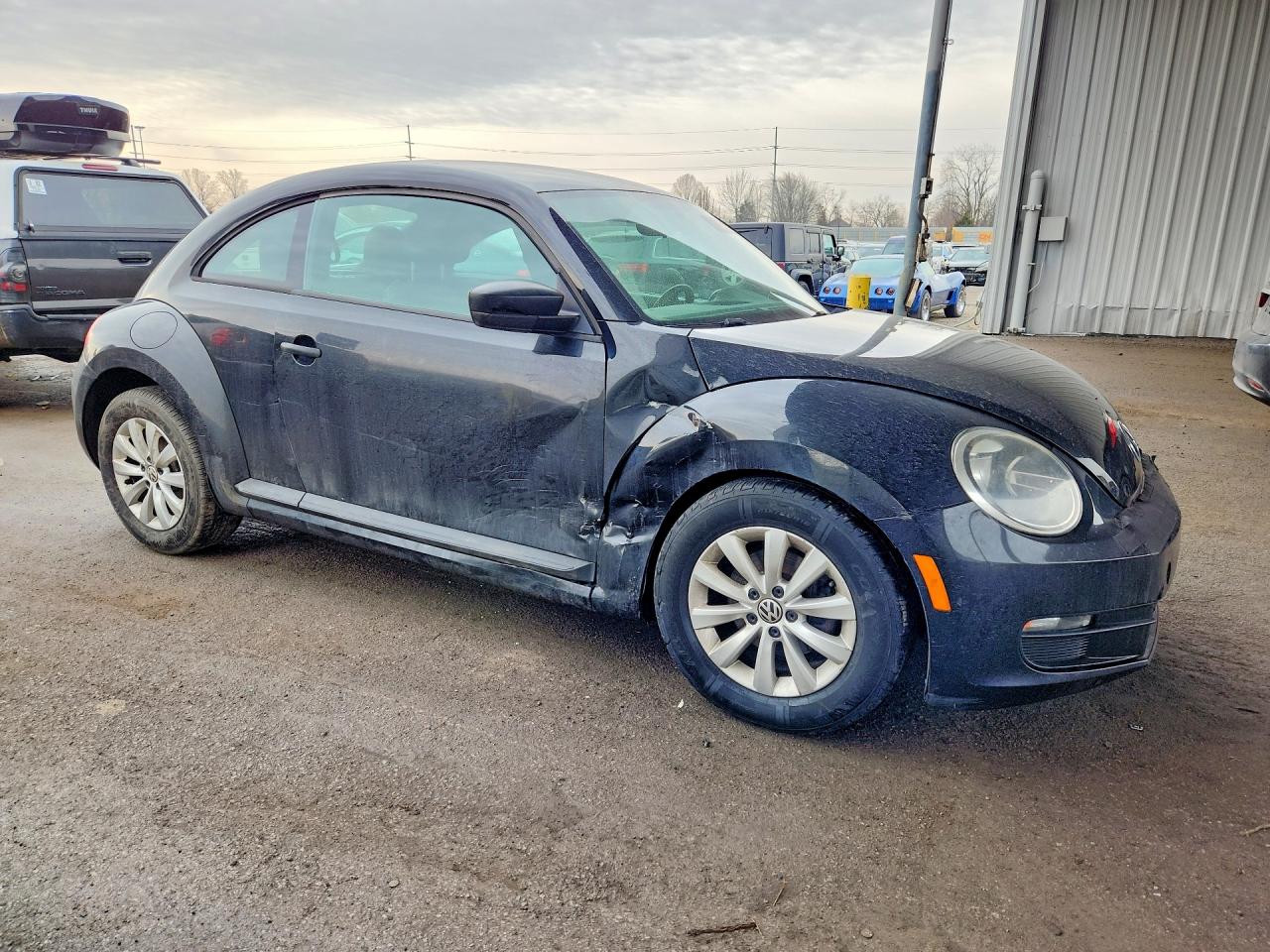 2013 VOLKSWAGEN BEETLE photo 4
