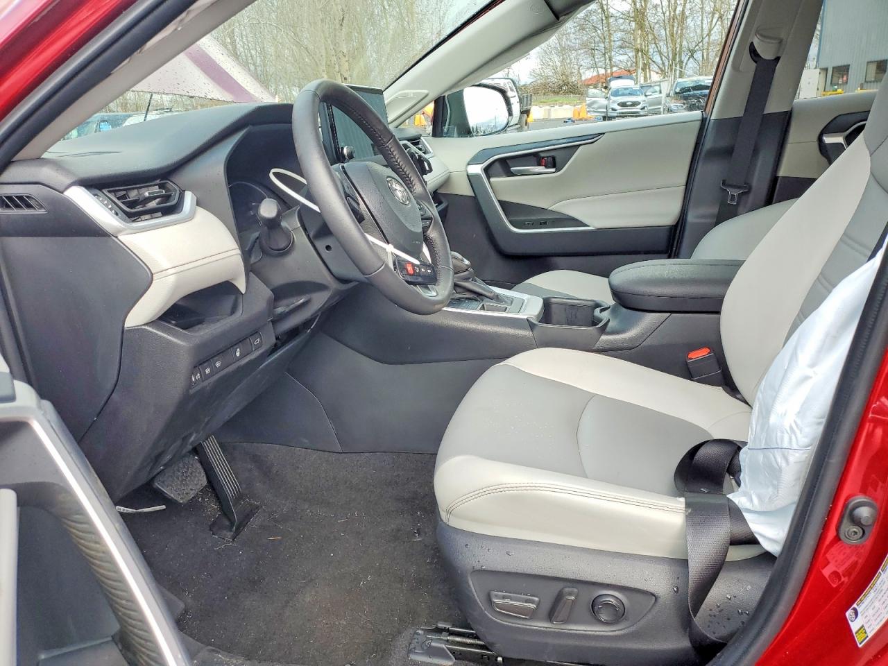 2025 TOYOTA RAV4 XLE PREMIUM photo 7