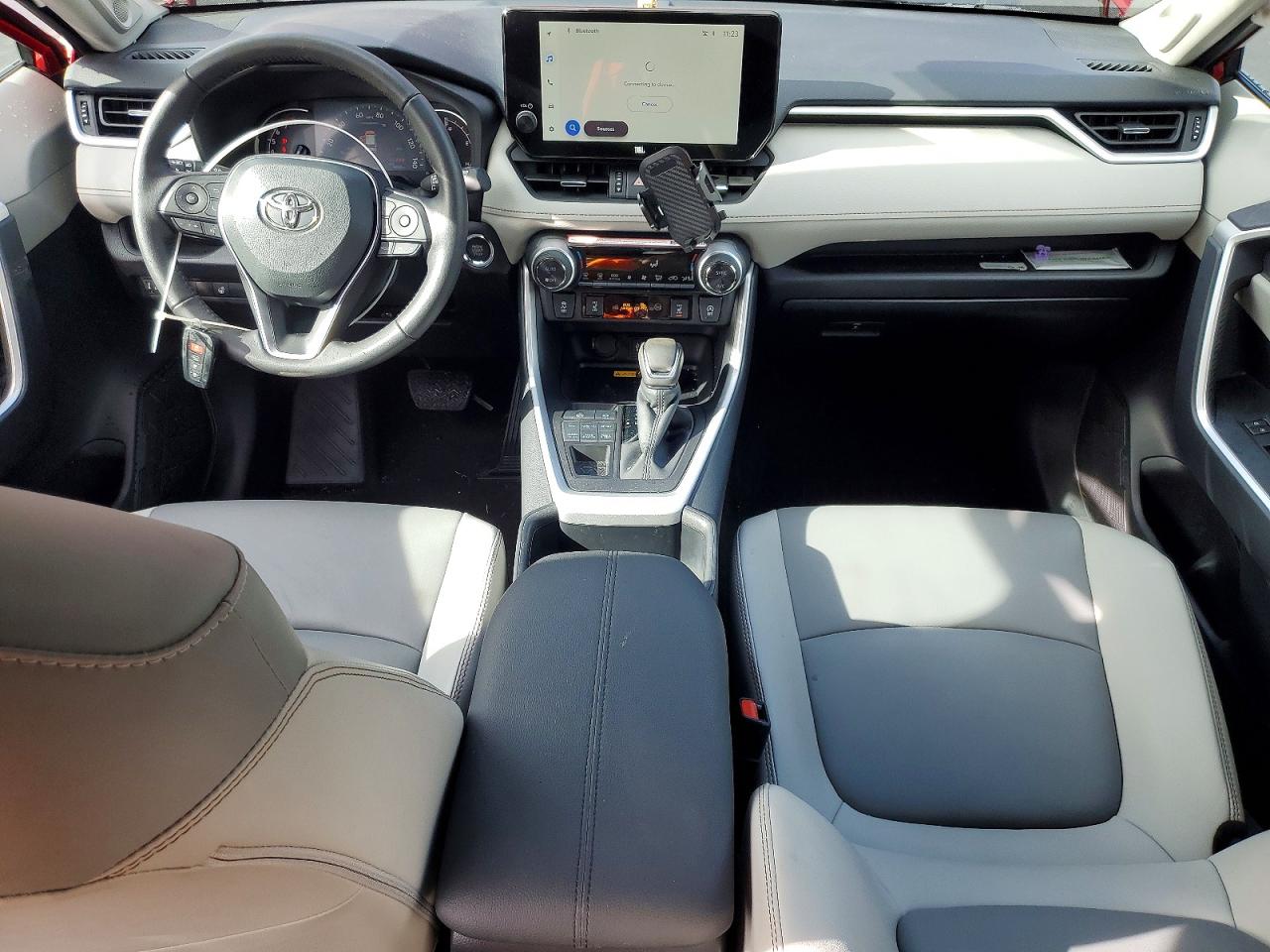 2025 TOYOTA RAV4 XLE PREMIUM photo 8