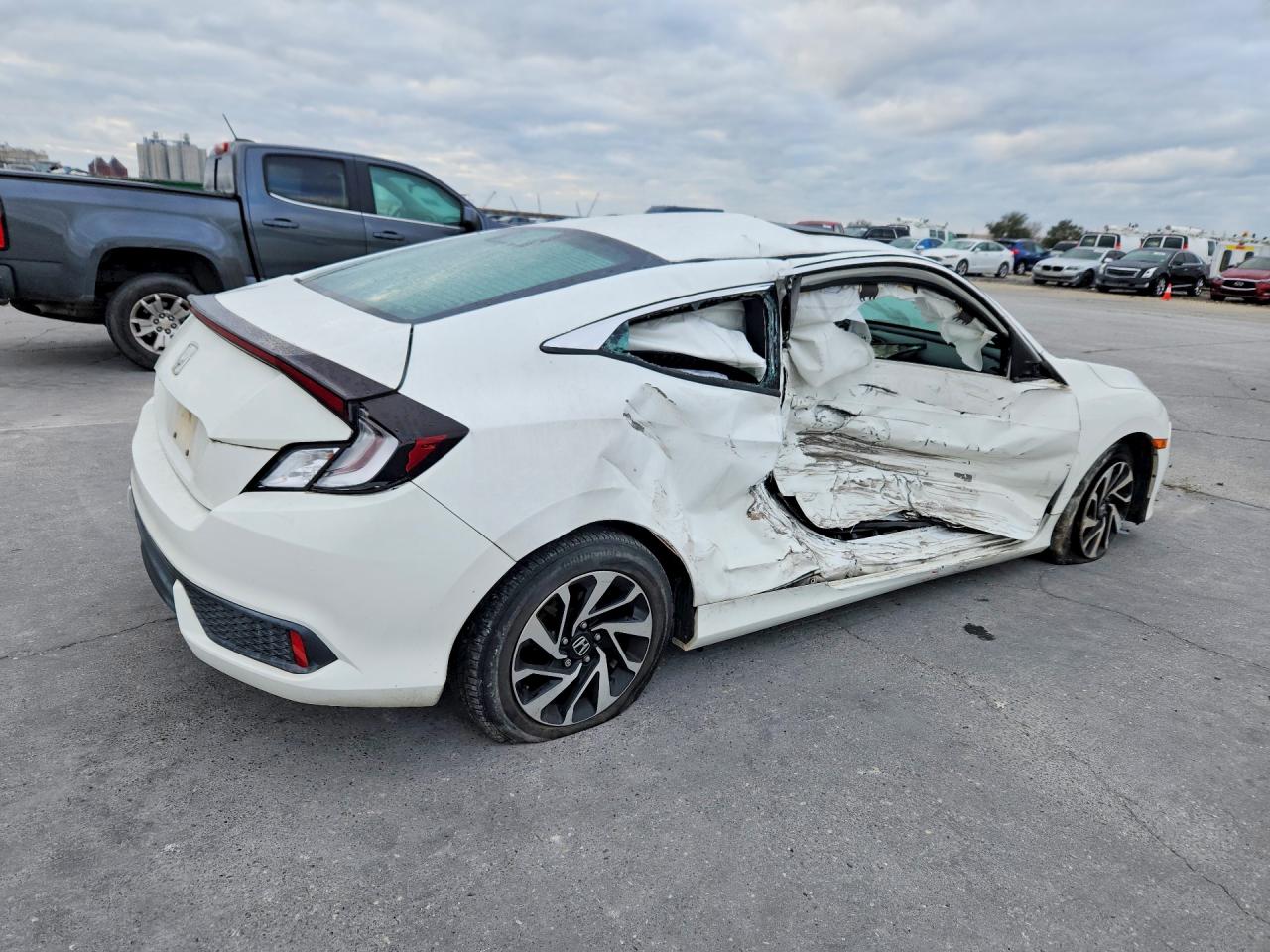 2017 HONDA CIVIC LX photo 5