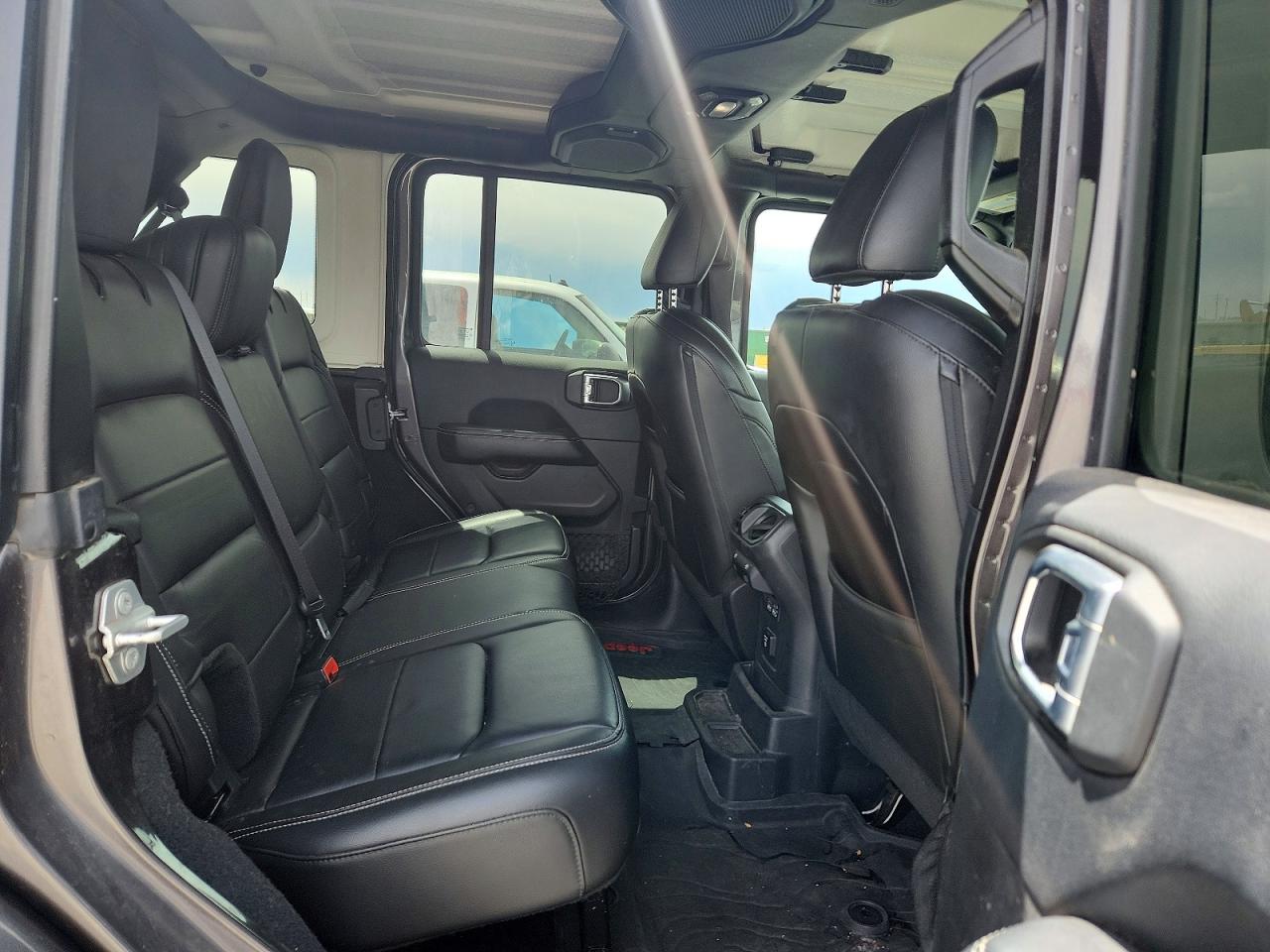 2018 JEEP WRANGLER UNLIMITED SAHARA photo 21
