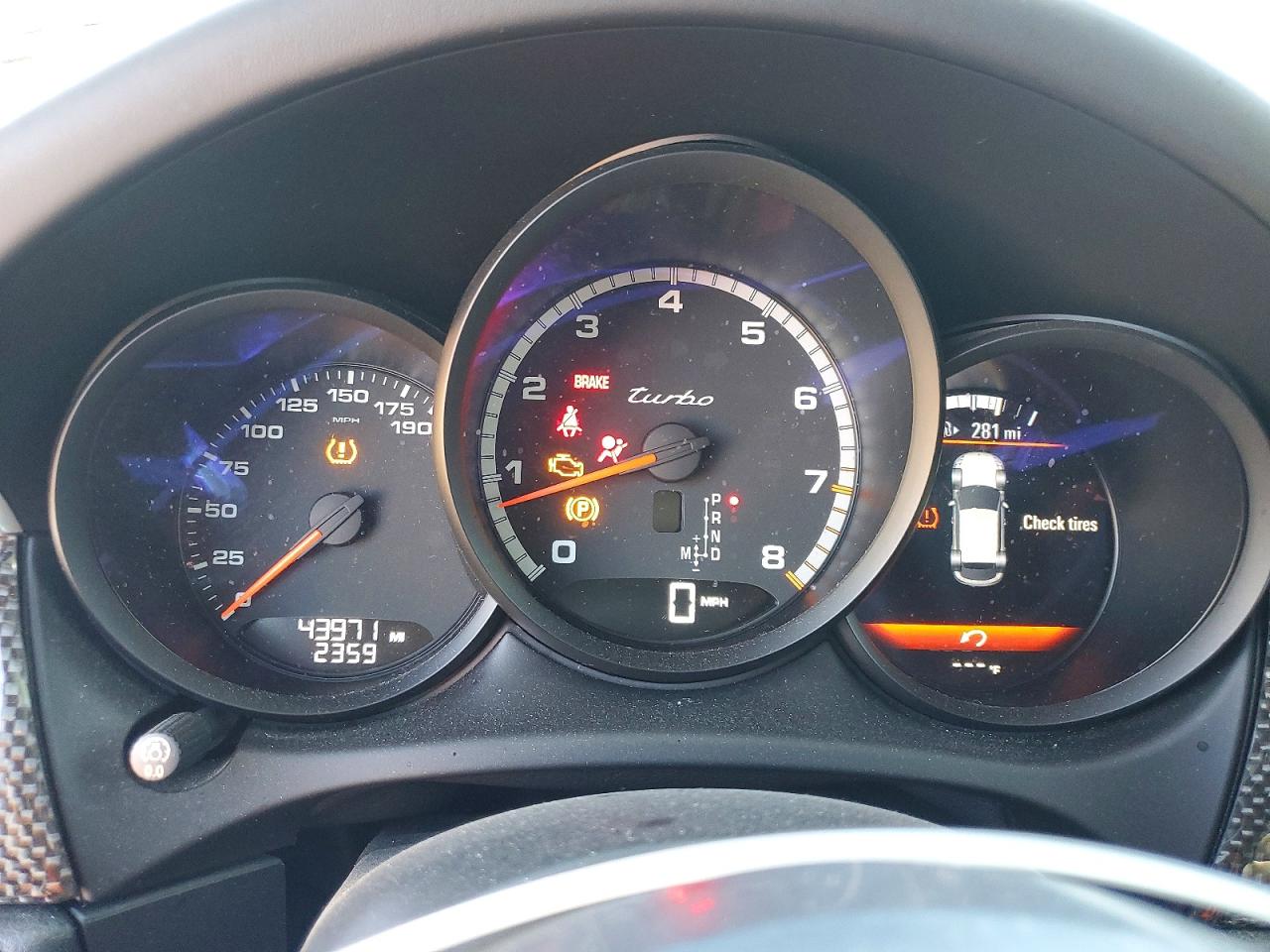 2018 PORSCHE MACAN TURBO photo 17