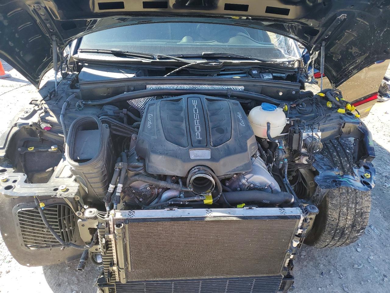 2018 PORSCHE MACAN TURBO photo 23