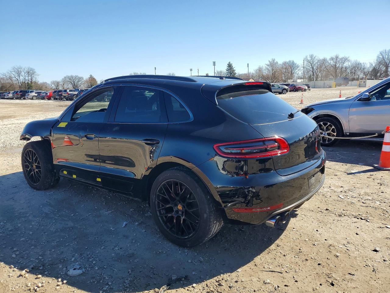 2018 PORSCHE MACAN TURBO photo 3