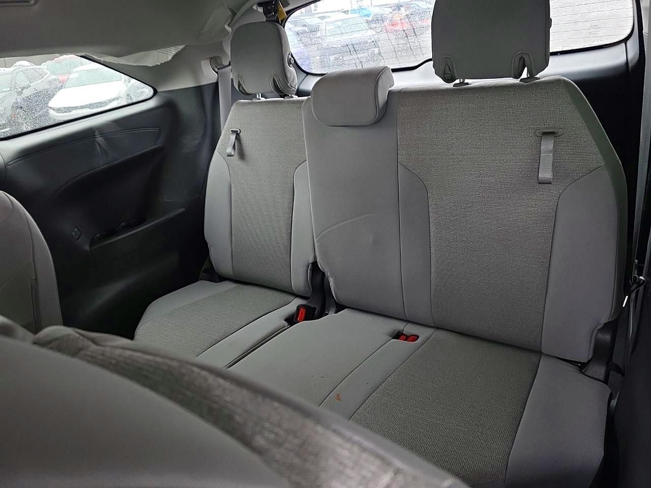 2025 TOYOTA SIENNA LE photo 10