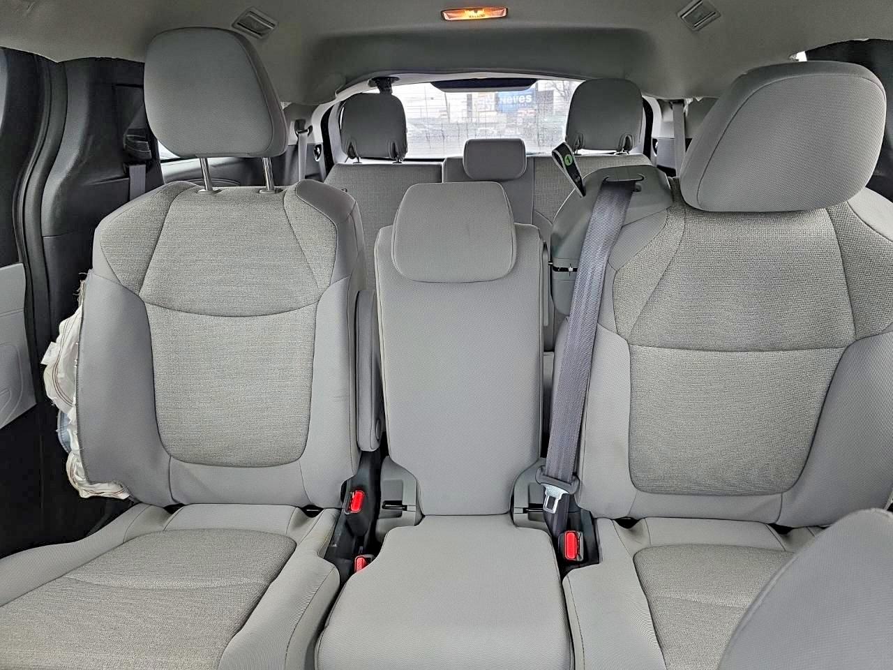 2025 TOYOTA SIENNA LE photo 9