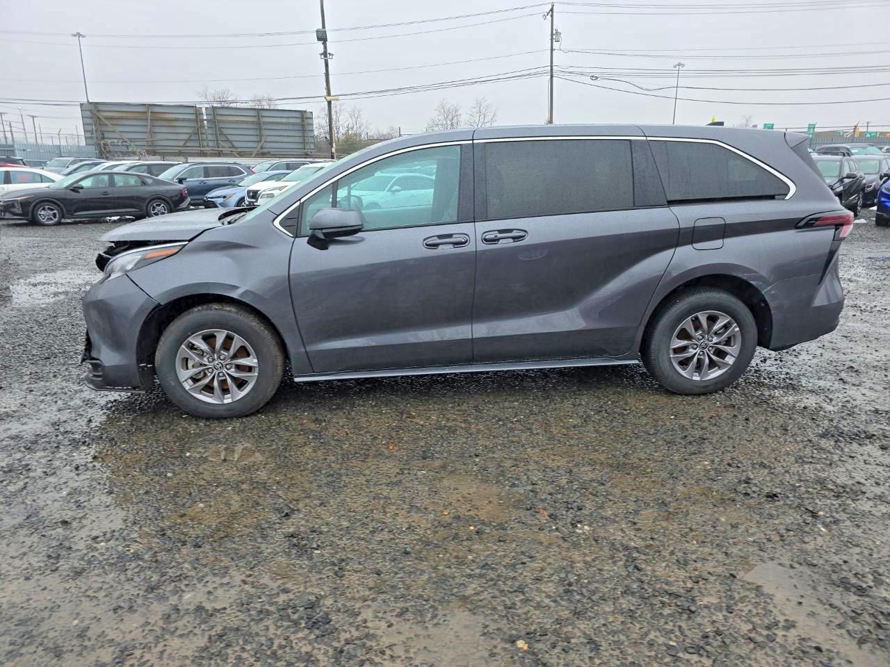 2025 TOYOTA SIENNA LE photo 12