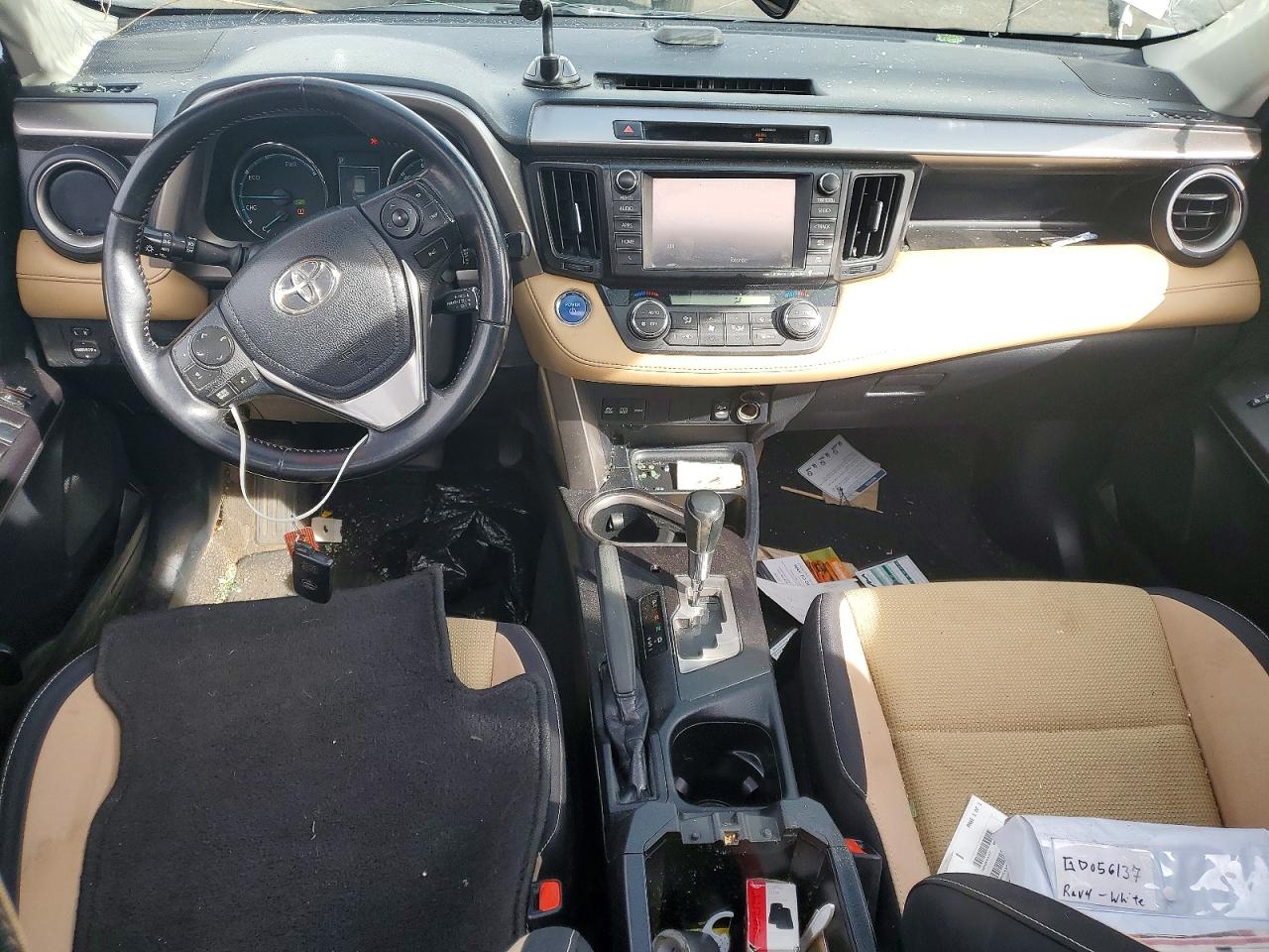2016 TOYOTA RAV4 HV XLE photo 8