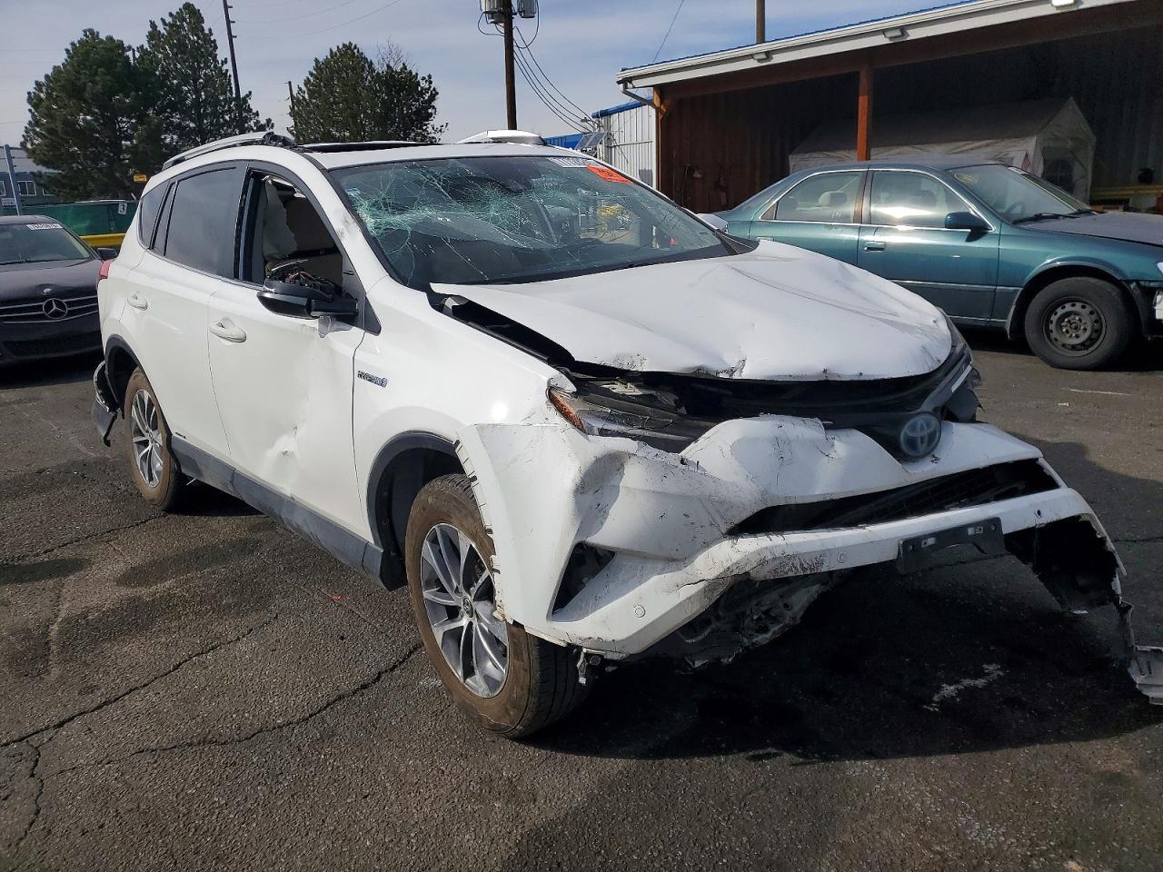 2016 TOYOTA RAV4 HV XLE photo 4