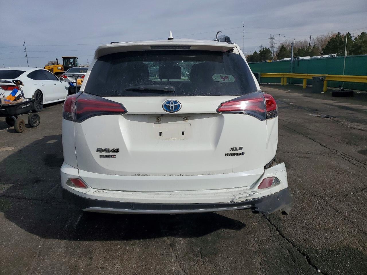 2016 TOYOTA RAV4 HV XLE photo 6