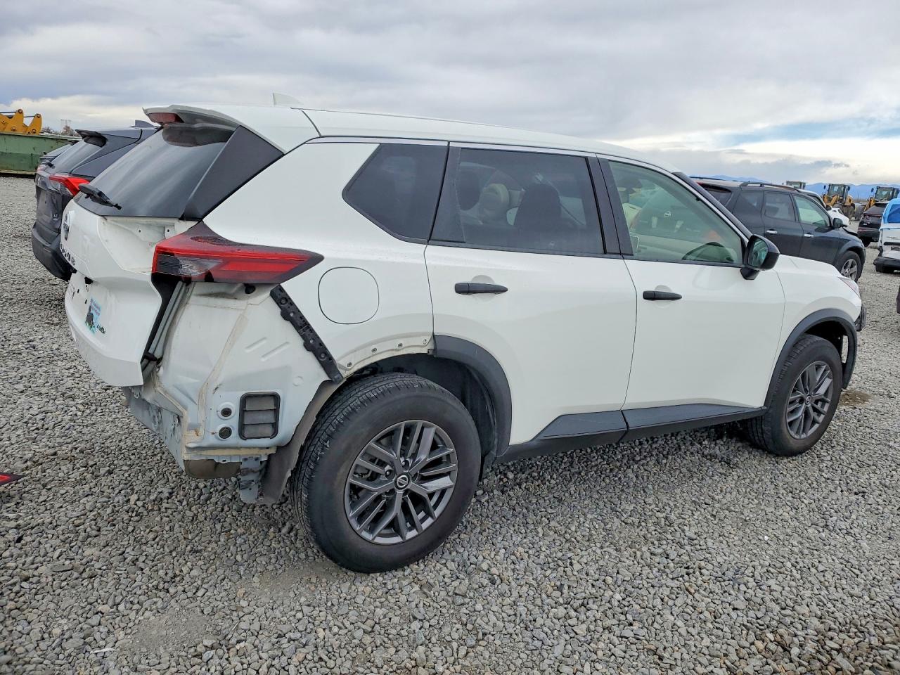 2021 NISSAN ROGUE S photo 3