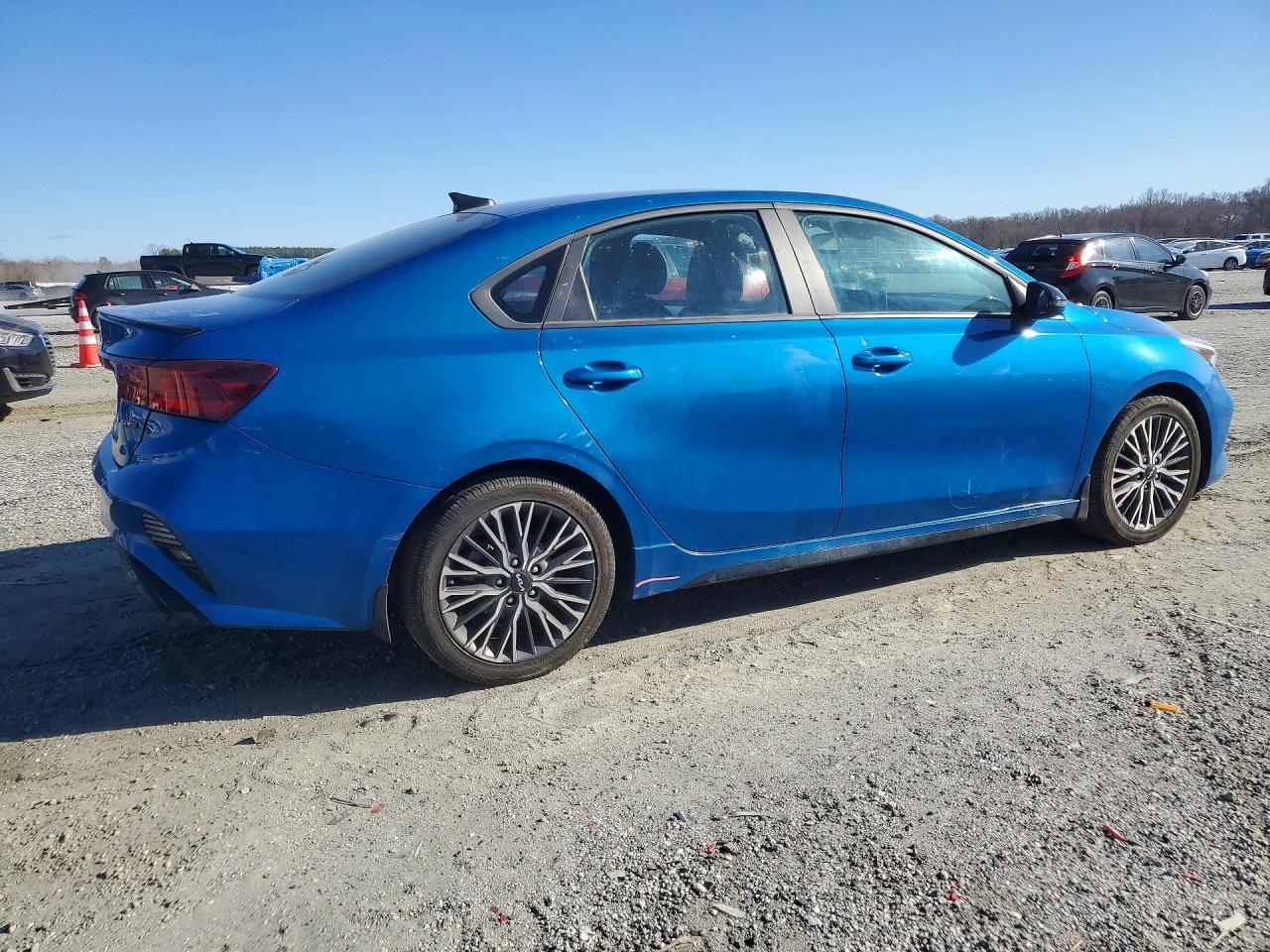 2023 KIA FORTE GT LINE photo 7