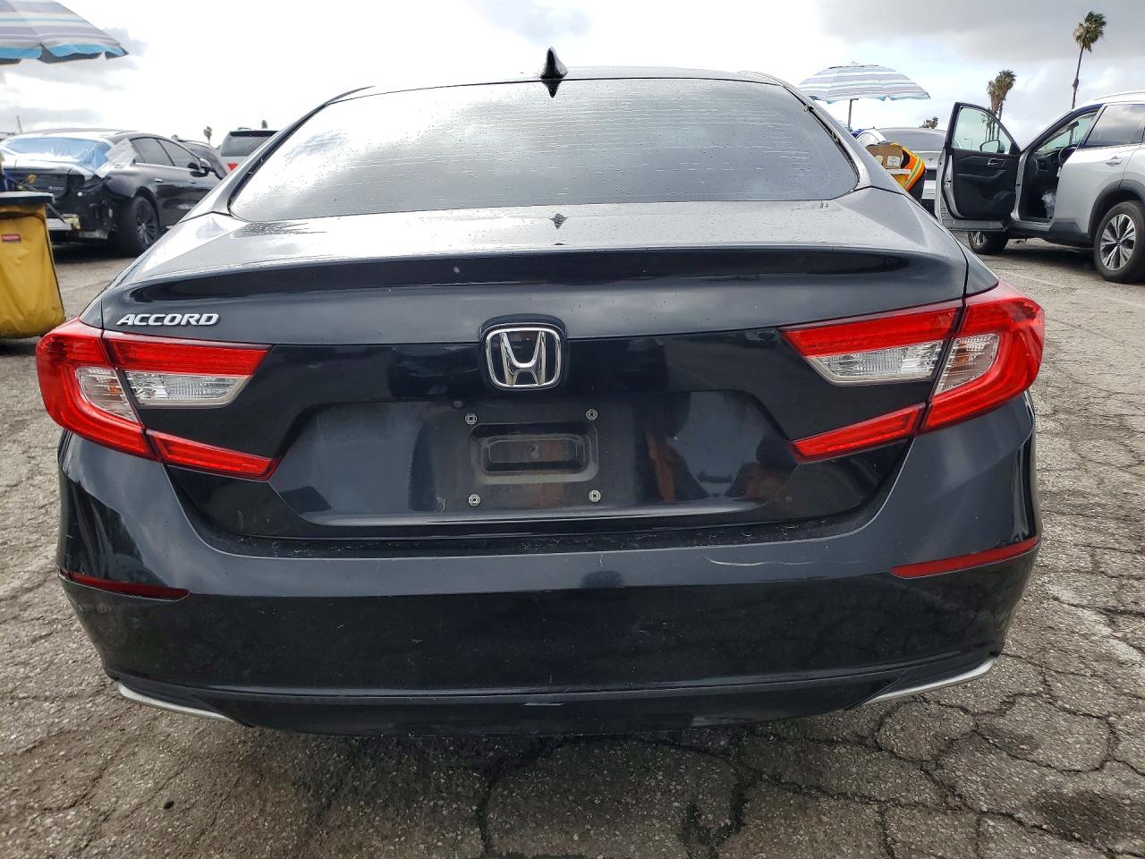 2018 HONDA ACCORD LX photo 11
