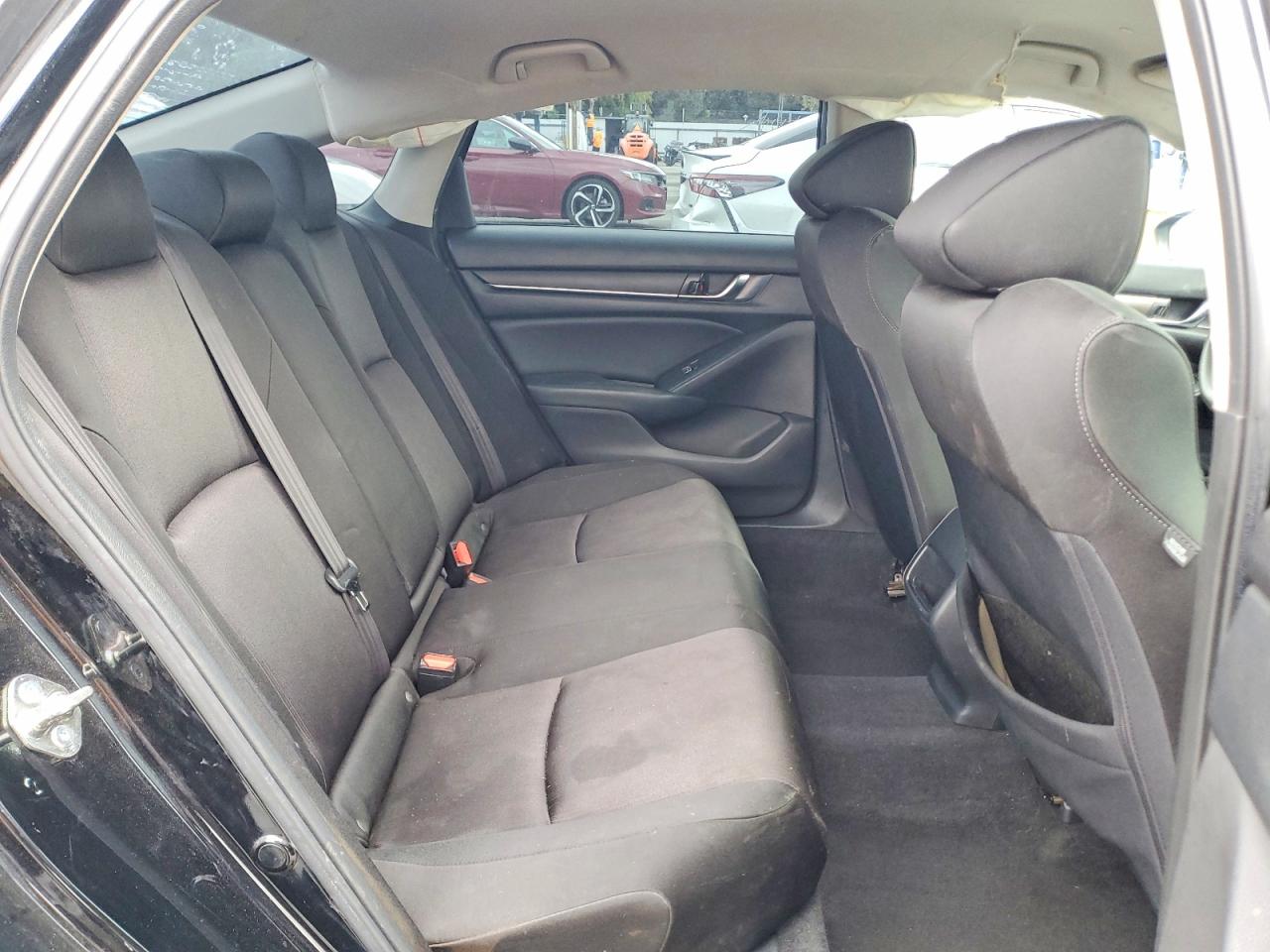 2018 HONDA ACCORD LX photo 19