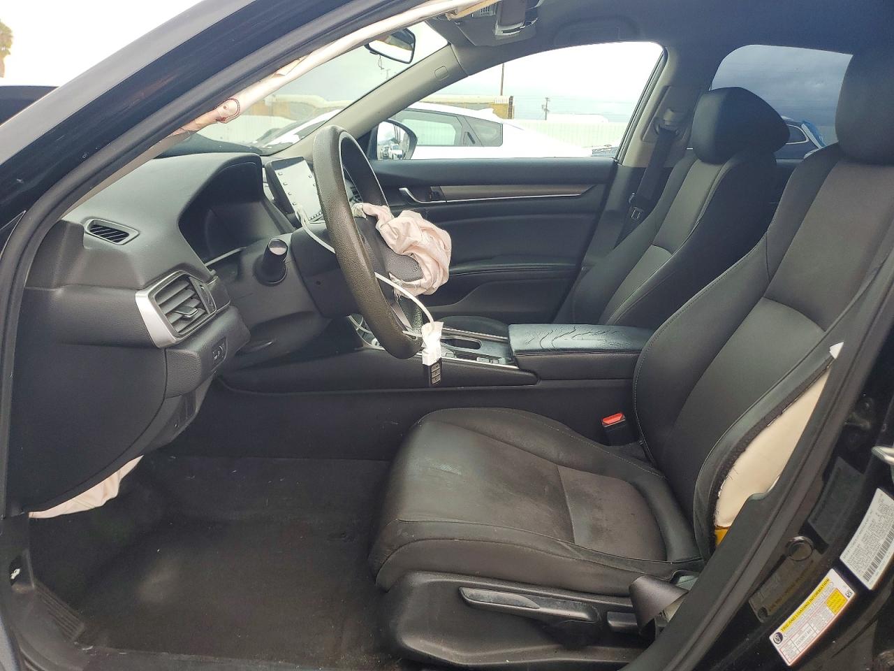 2018 HONDA ACCORD LX photo 13