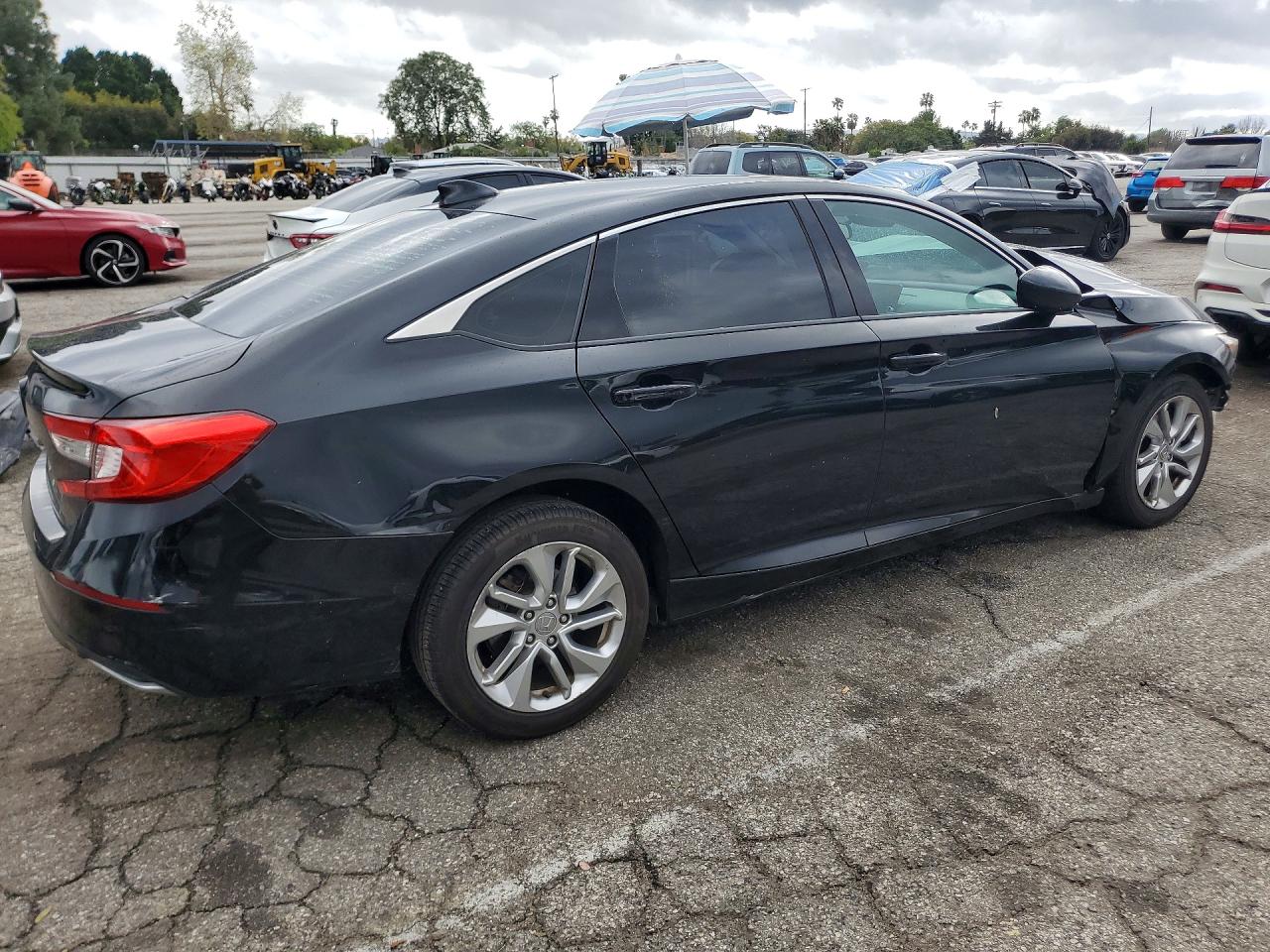 2018 HONDA ACCORD LX photo 5