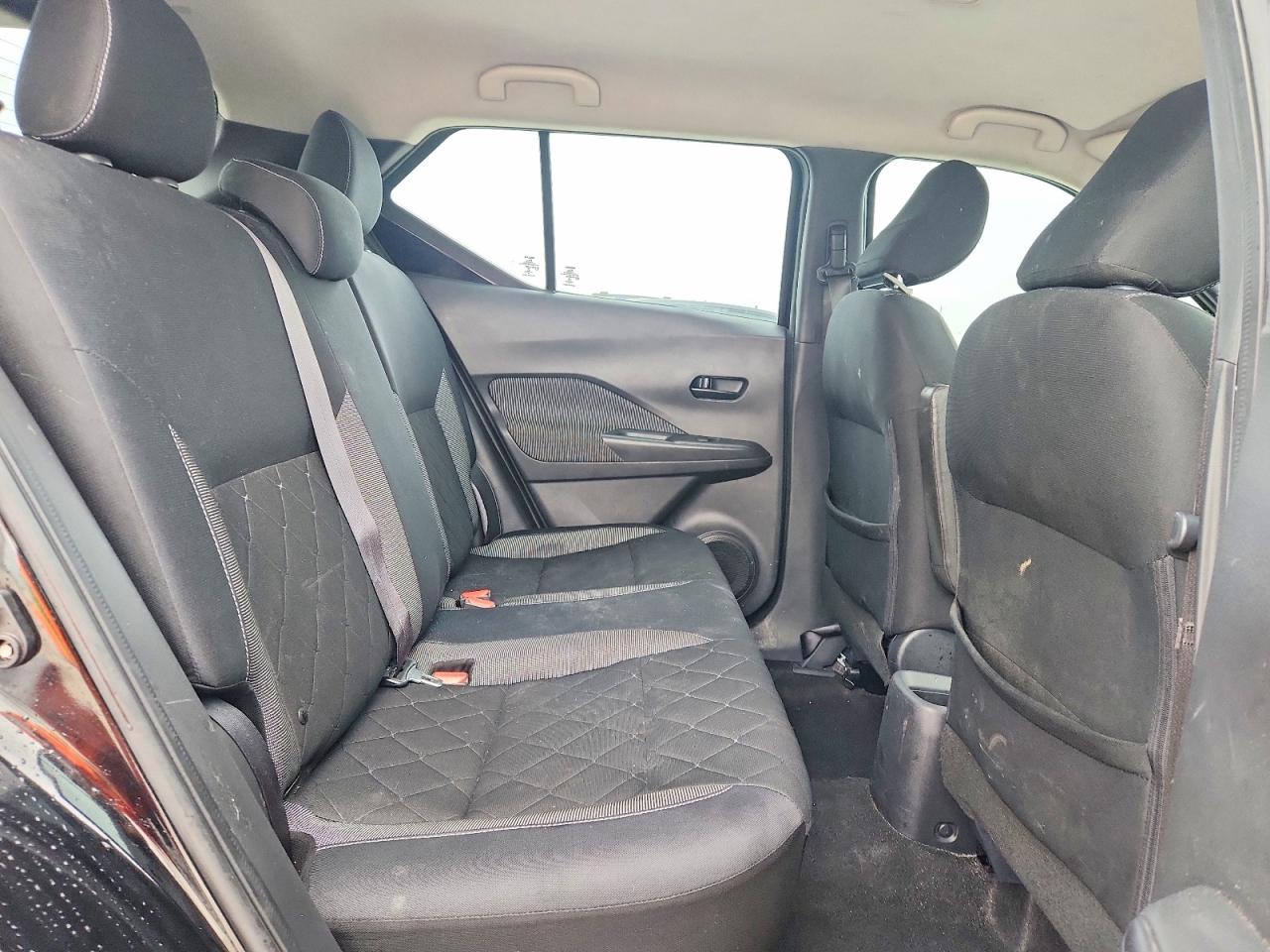2019 NISSAN KICKS S photo 28