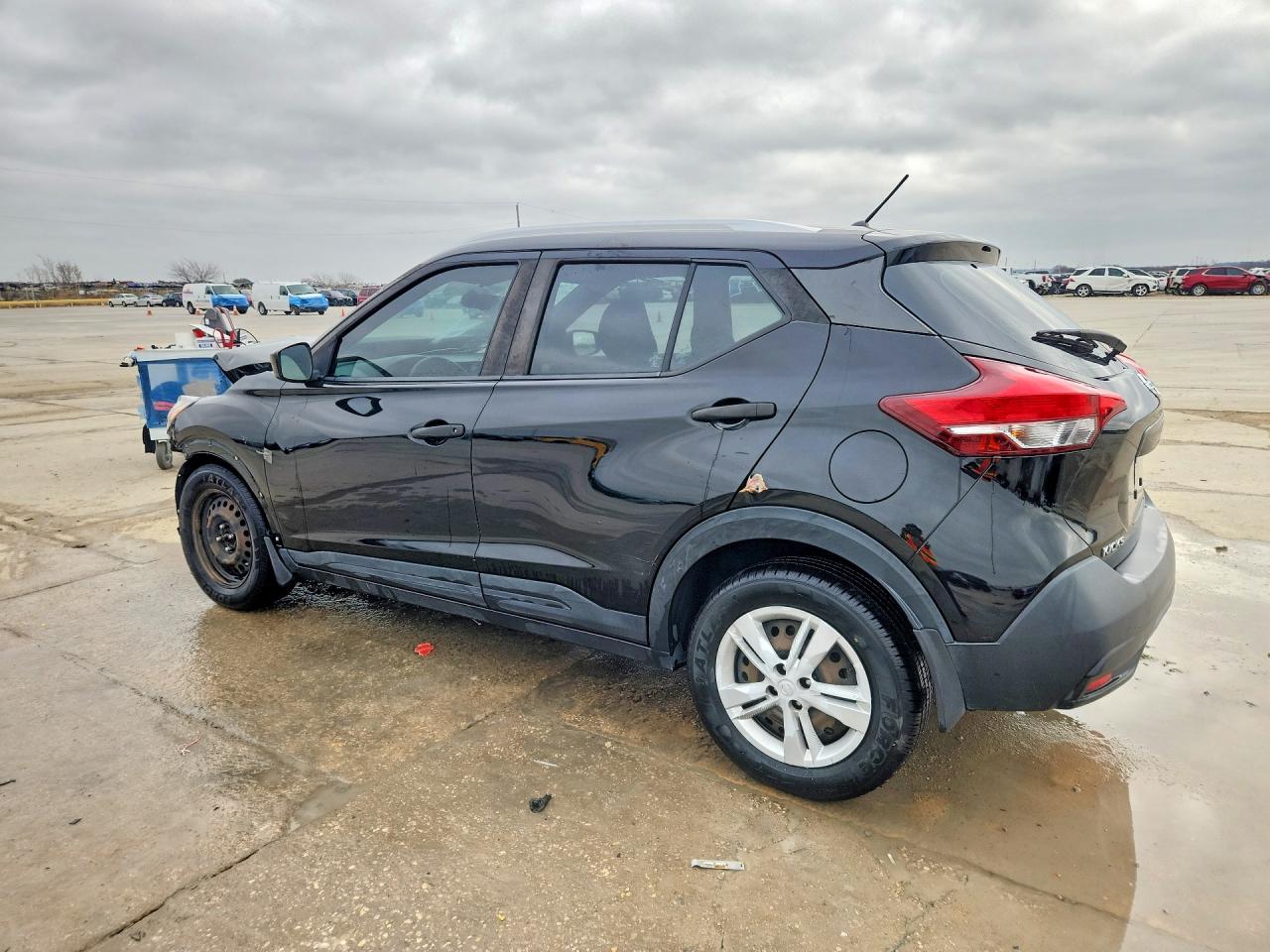 2019 NISSAN KICKS S photo 4