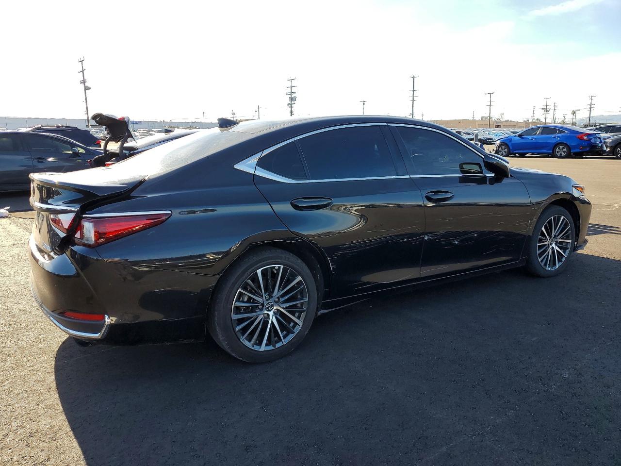 2025 LEXUS ES 300H BASE photo 3