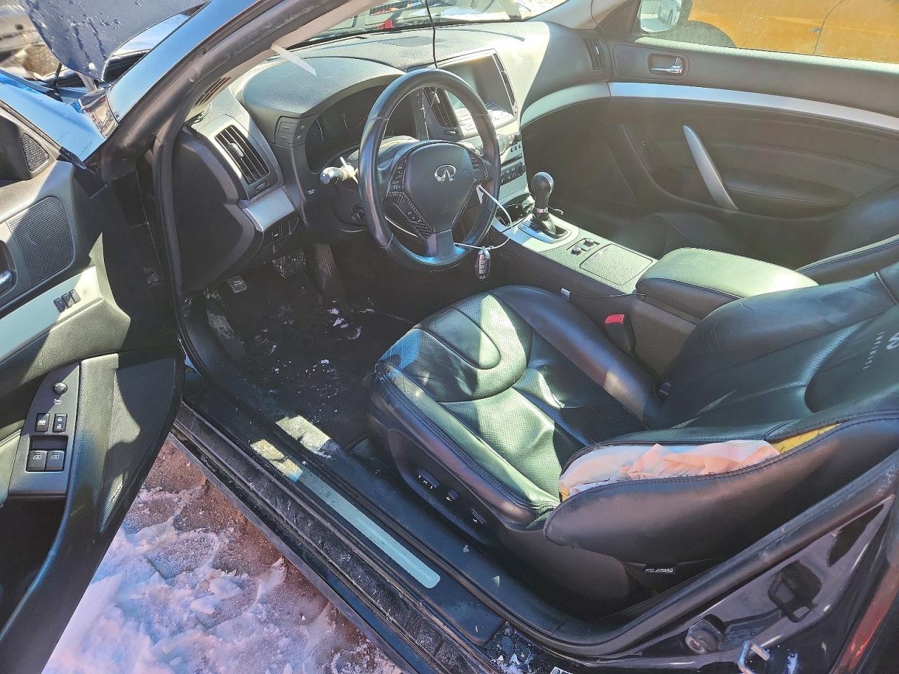 2009 INFINITI G37 photo 15