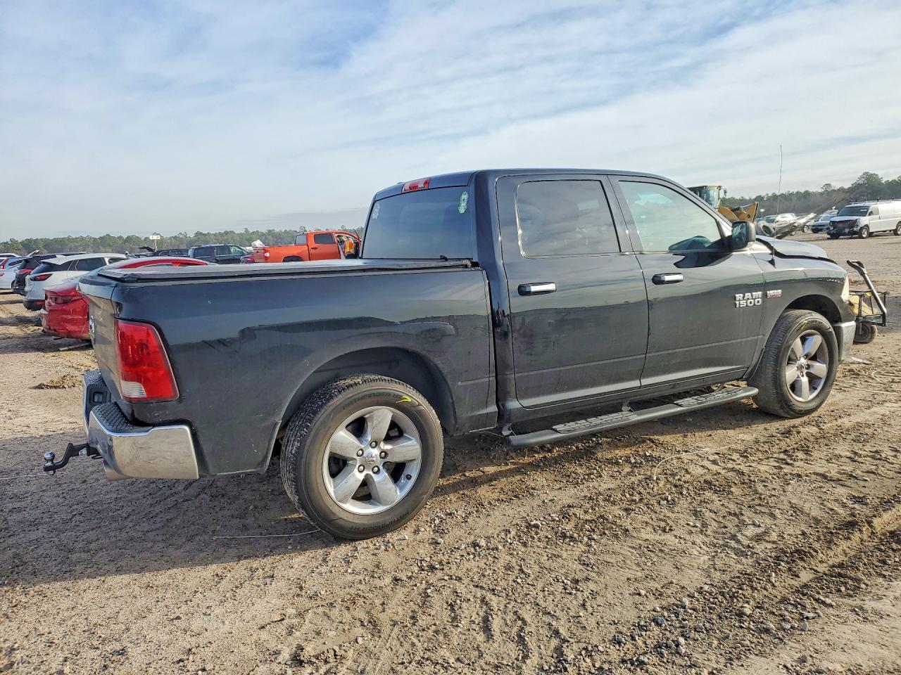 2013 RAM 1500 SLT photo 3