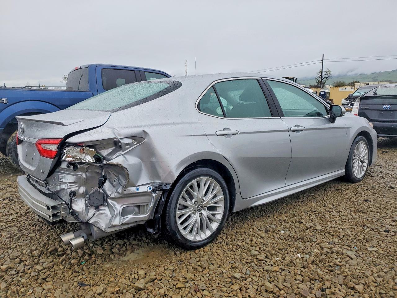 2018 TOYOTA CAMRY L photo 3