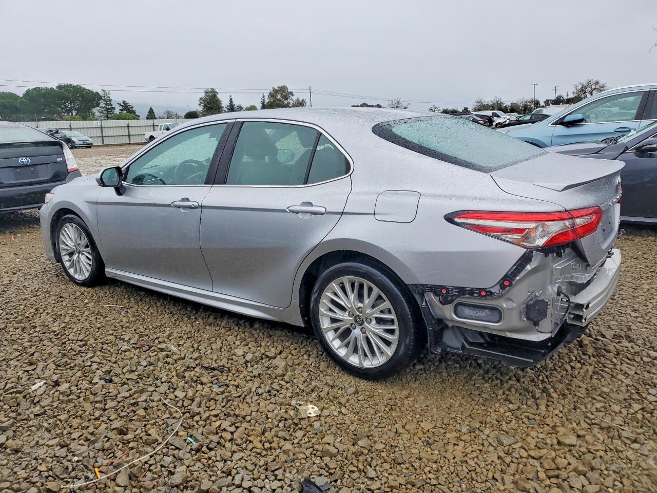 2018 TOYOTA CAMRY L photo 2