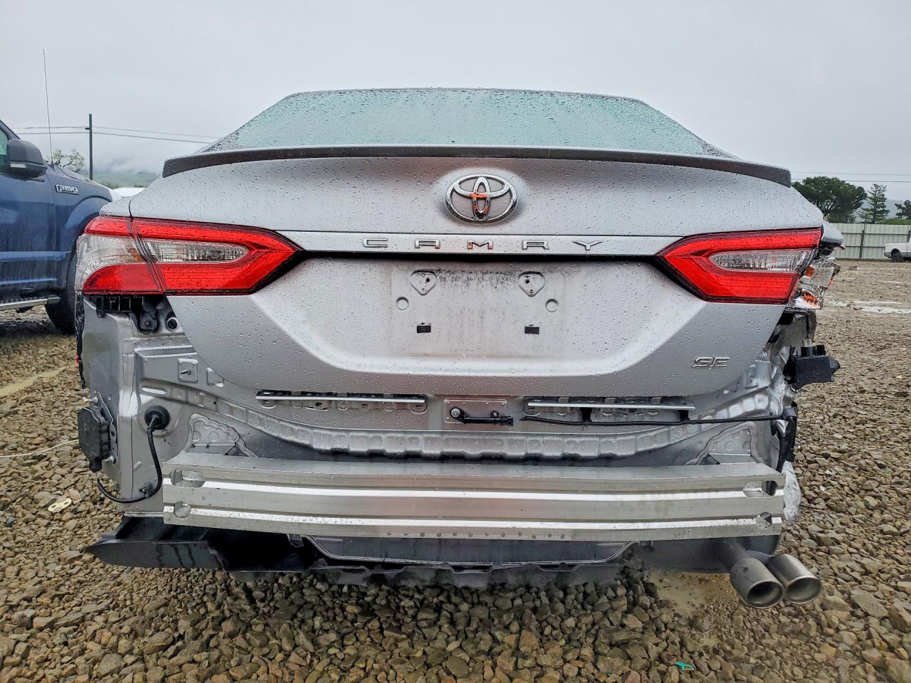 2018 TOYOTA CAMRY L photo 6