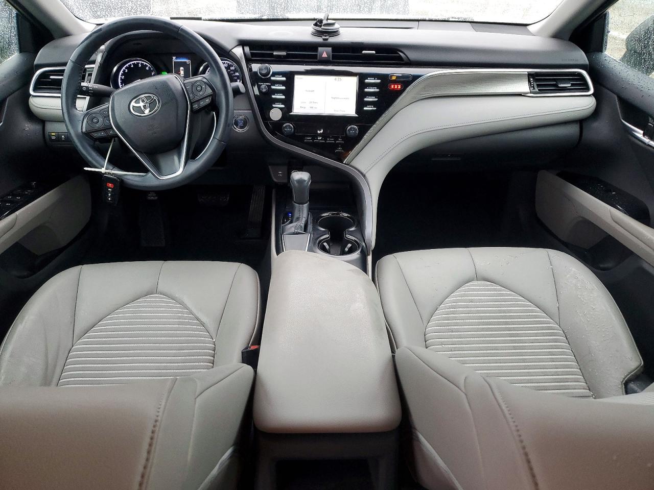 2018 TOYOTA CAMRY L photo 8