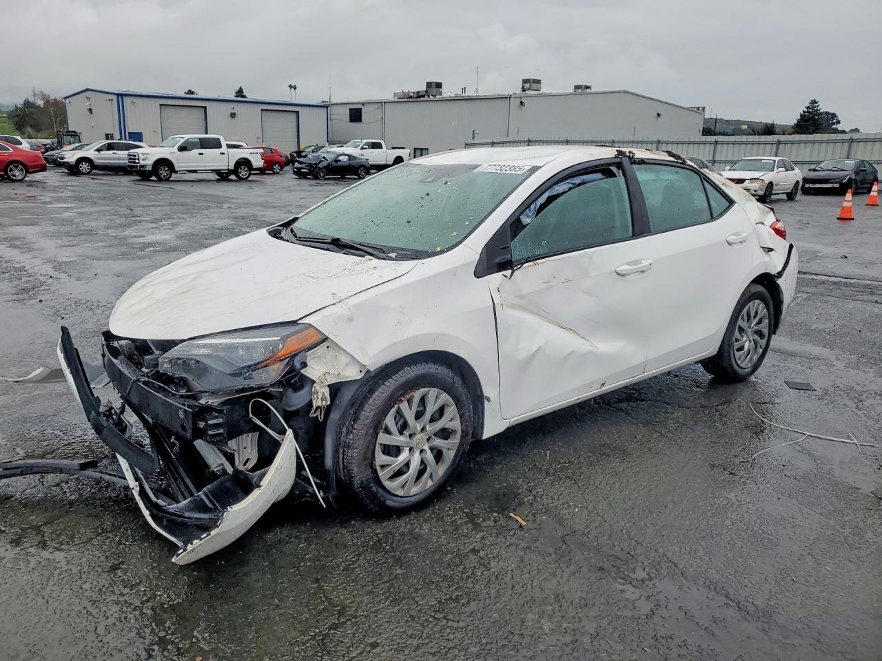 2019 TOYOTA COROLLA LE photo 2