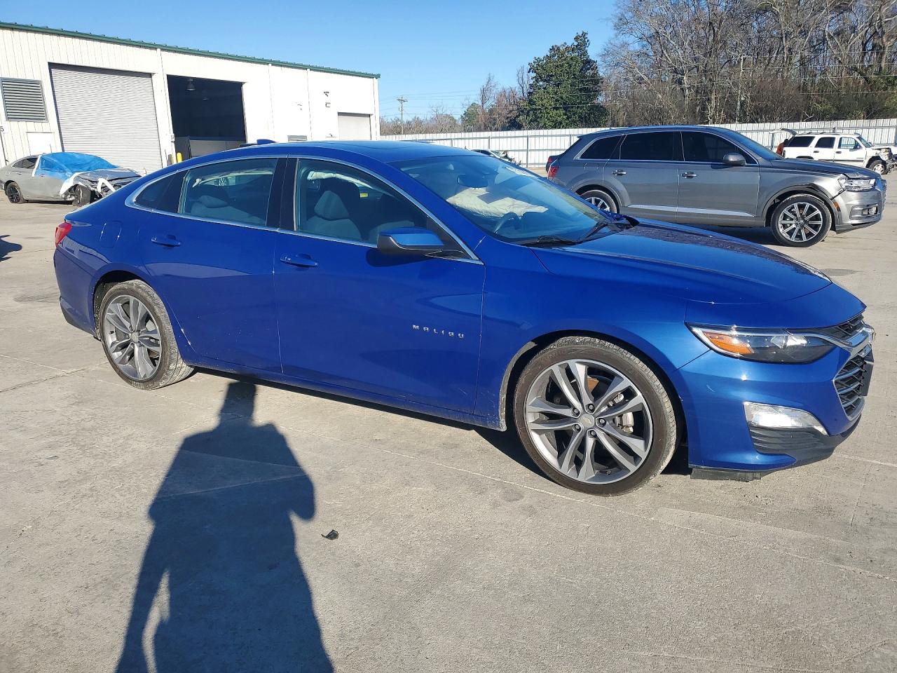 2023 CHEVROLET MALIBU LT photo 4