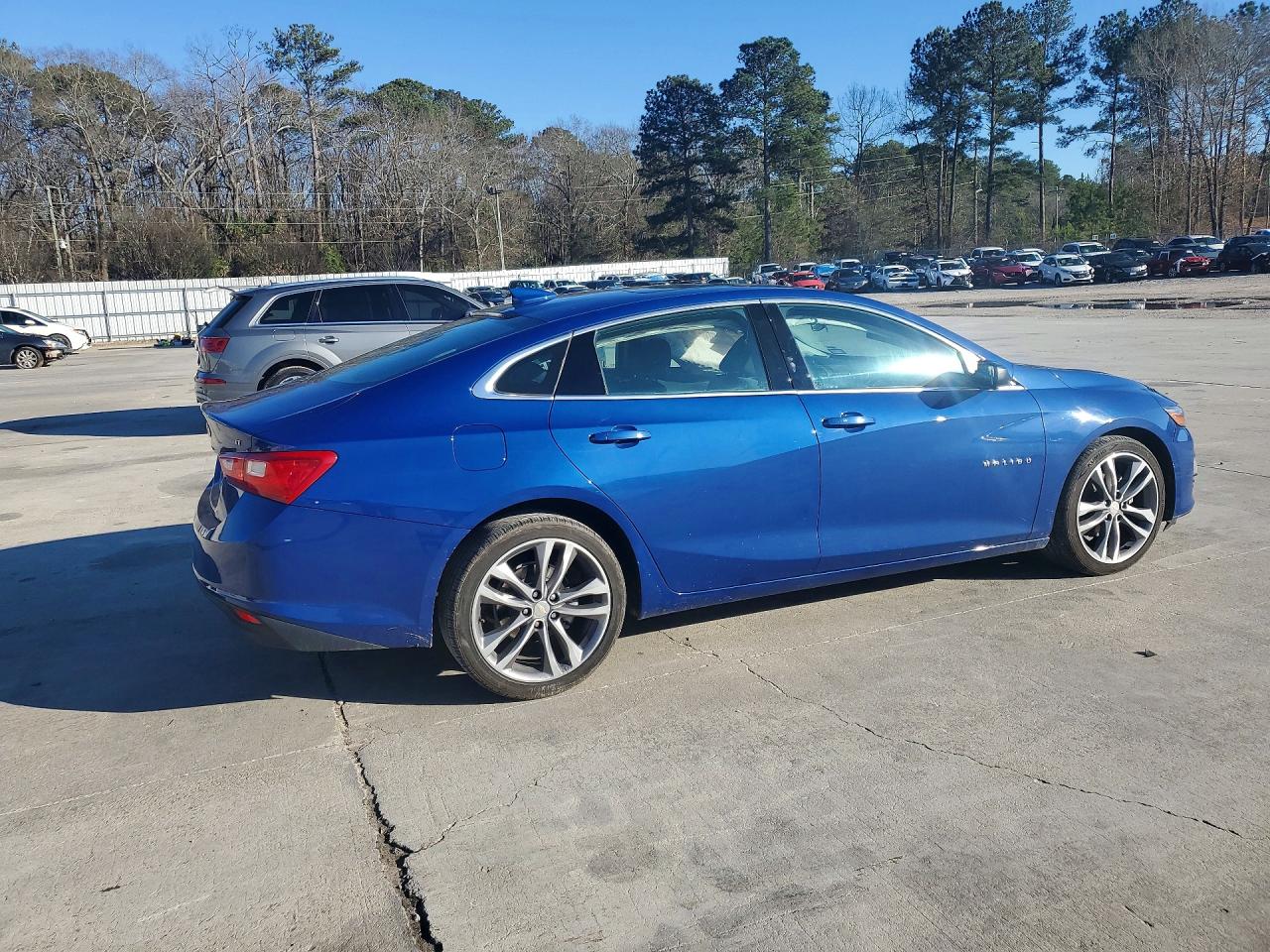 2023 CHEVROLET MALIBU LT photo 3