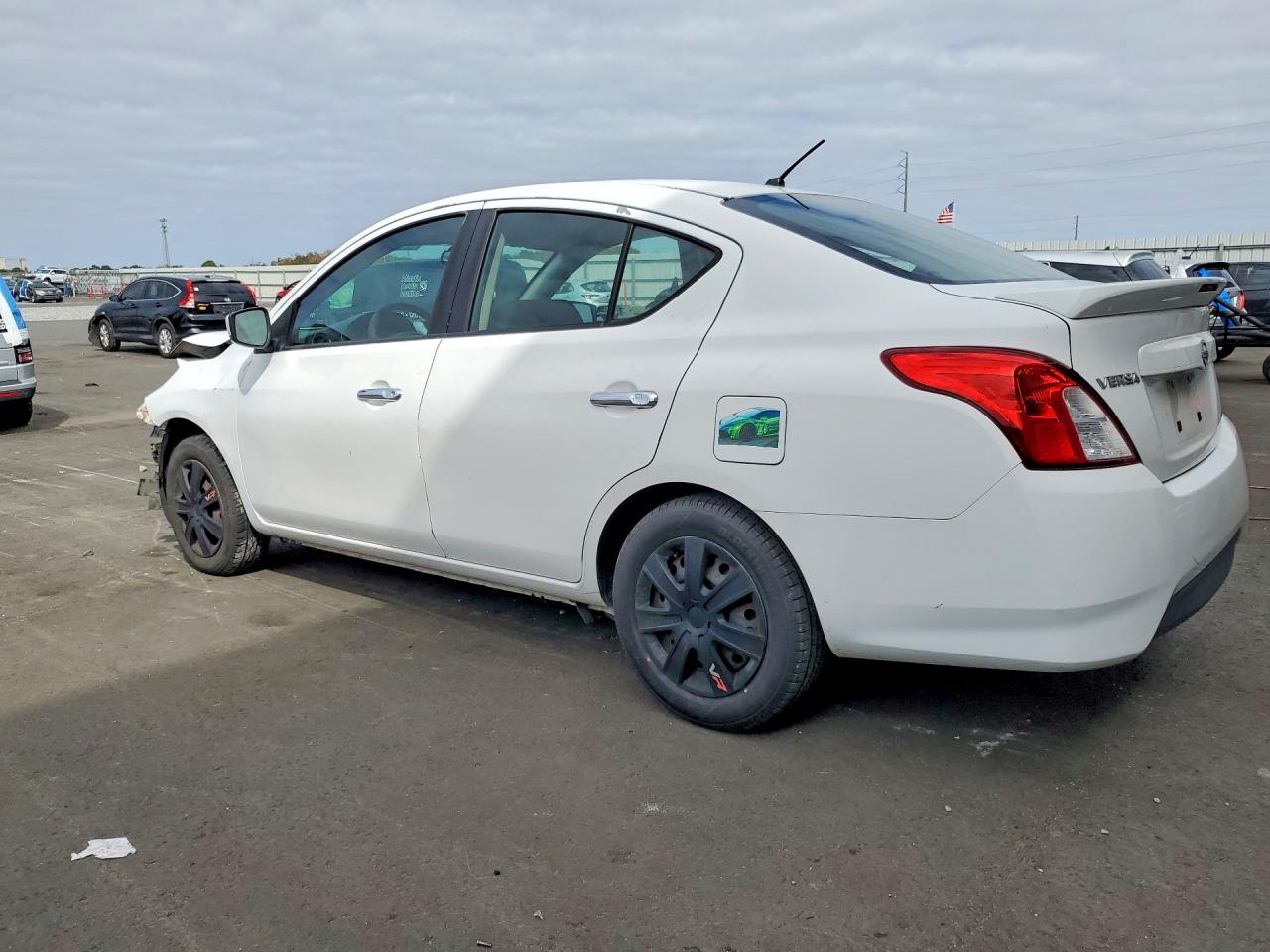 2018 NISSAN VERSA S photo 3