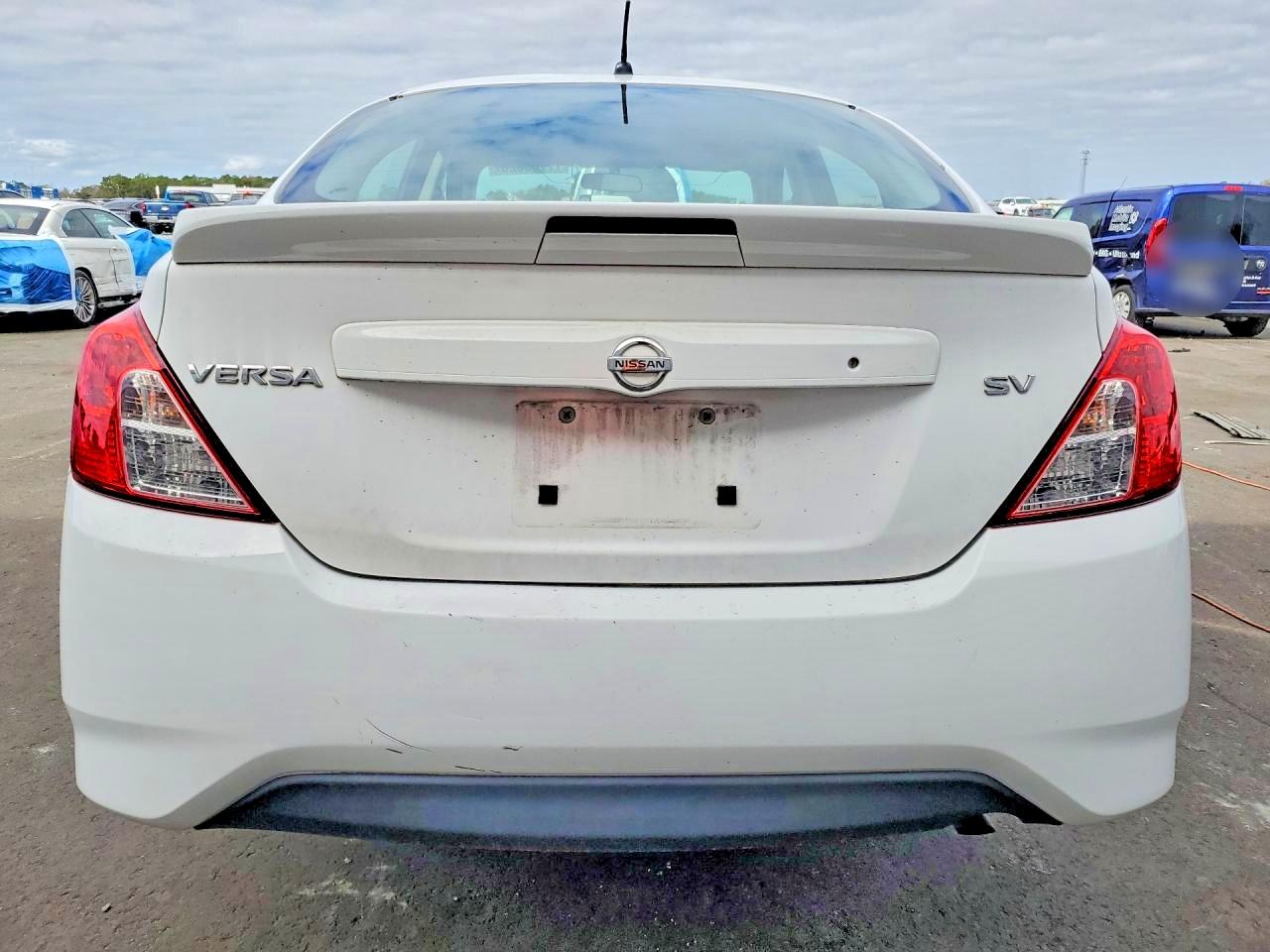 2018 NISSAN VERSA S photo 11
